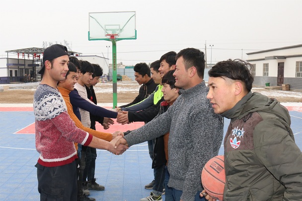 喻文波 李明山)2月6日,中国光大银行乌鲁木齐分行驻新疆沙雅县努尔