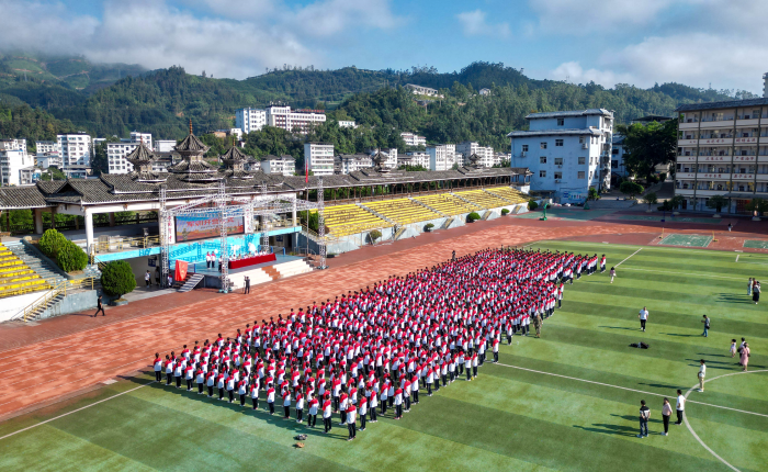 2024年8月26日，贵州省从江县第一民族中学高一年级新生在学校操场举行军训动员仪式。 (1).png