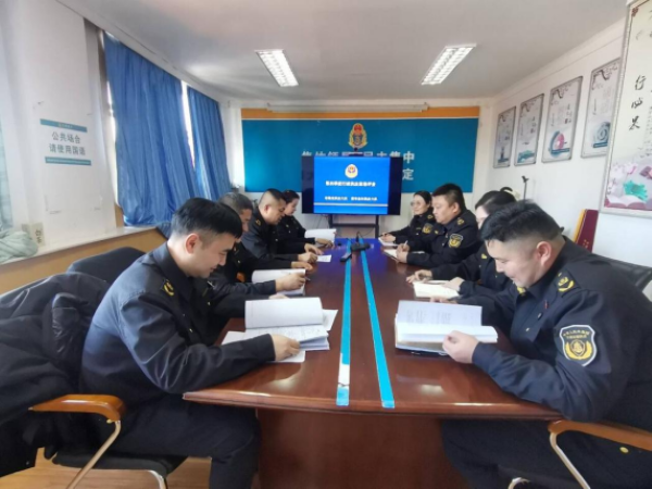 图二：察布查尔执法大队一行在我大队开展案卷互评互查工作.png