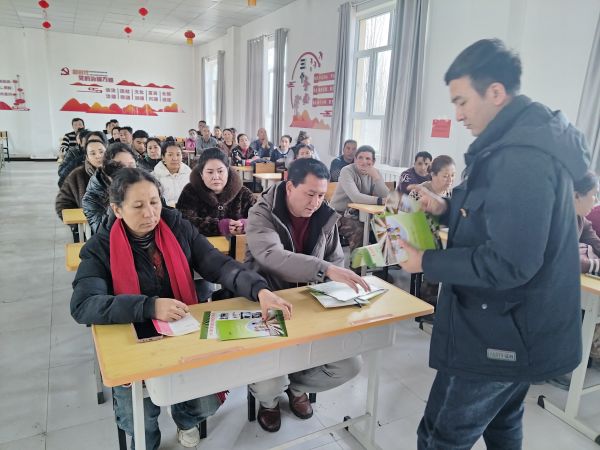 03011772374622470974.jpg 发放惠农政策答疑.jpg