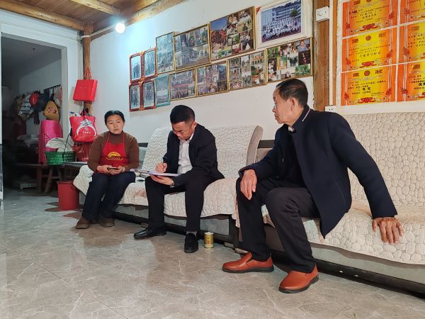 03161773661489854809.jpg 图为 党组成员、副局长陈家利走访座谈现场(唐健 摄).jpg