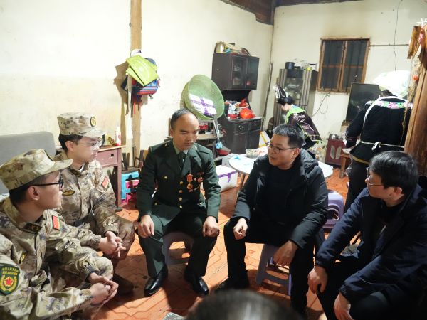 03201774017159101320.jpg 图为 座谈现场(邓雪聪 摄).jpg
