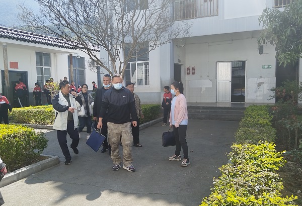 介绍学校演练开展情况.jpg