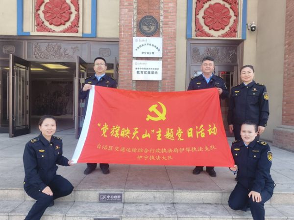 参观伊宁市铸牢中华民族共同体意识实践教育基地.jpg
