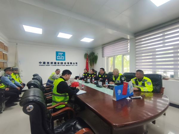04151776267404376866.jpg 召开座谈会.jpg