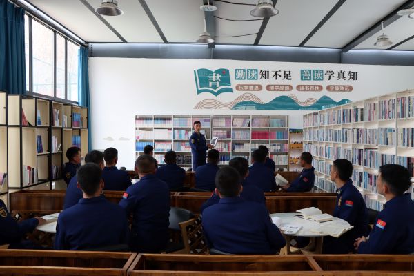 04231776948198946485.jpg 在学习讲堂上,知识与经验在分享中流动,展现出一支学习型队伍的蓬勃朝气。.JPG