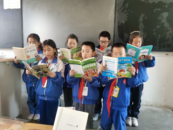 学生读书交流.jpg