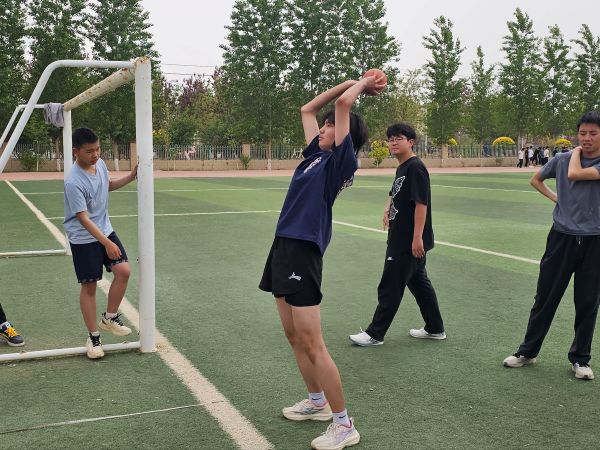 实心球投掷照片.jpg