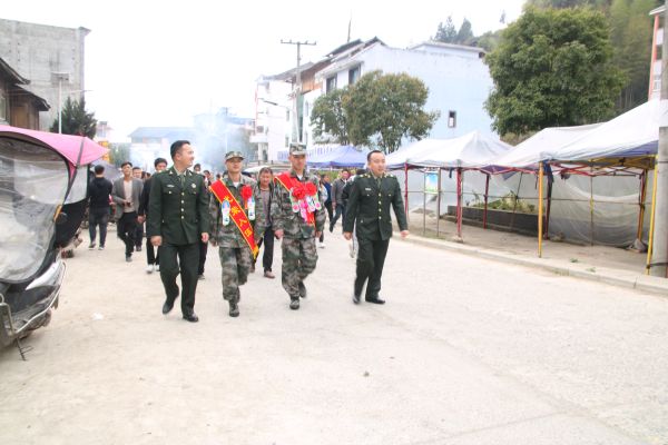 图为  2022年3月，东朗镇欢送入伍新兵（右二为张兴强）现场（陈海情  摄影）.jpg