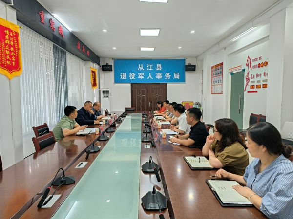 图为 座谈交流现场（鲁畅 摄）.jpg