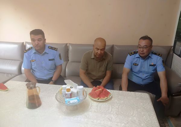 去包联户家中慰问 (3).jpg